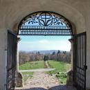 Św. Krzyż - Przez bramę klasztorną - panoramio
