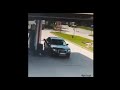 Kierowca zniszczył dystrybutor i uciekł ze stacji benzynowej KIELCE wideo